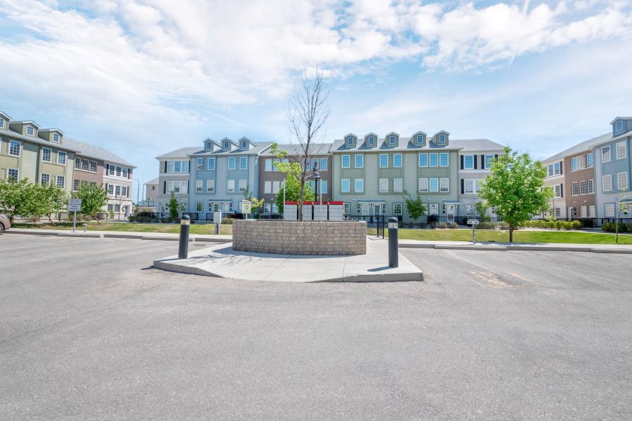 407-15 Bridgeland Dr S