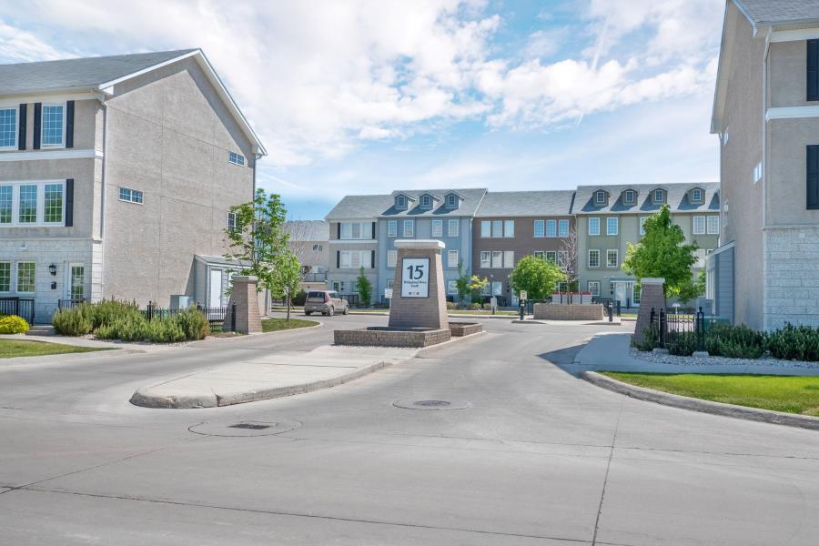 407-15 Bridgeland Dr S